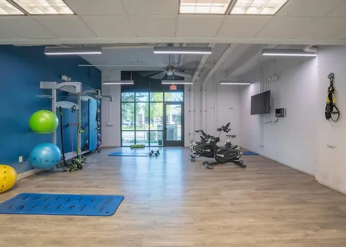 Apartment Luxurious 3bd - Gym, W-d, Parking - Sleeps 8