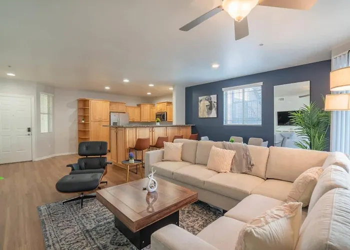 Luxurious 3bd - Gym, W-d, Parking - Sleeps 8 Tempe