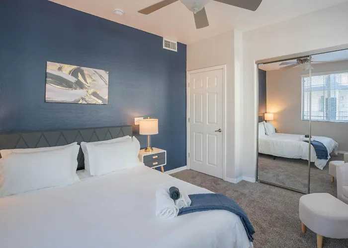 Apartment Luxurious 3bd - Gym, W-d, Parking - Sleeps 8 Tempe