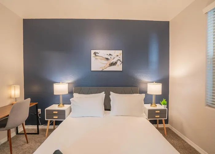Luxurious 3bd - Gym, W-d, Parking - Sleeps 8 Tempe