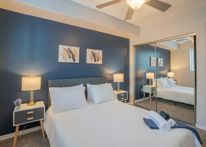 Apartament Luxurious 3bd - Gym, W-d, Parking - Sleeps 8 *